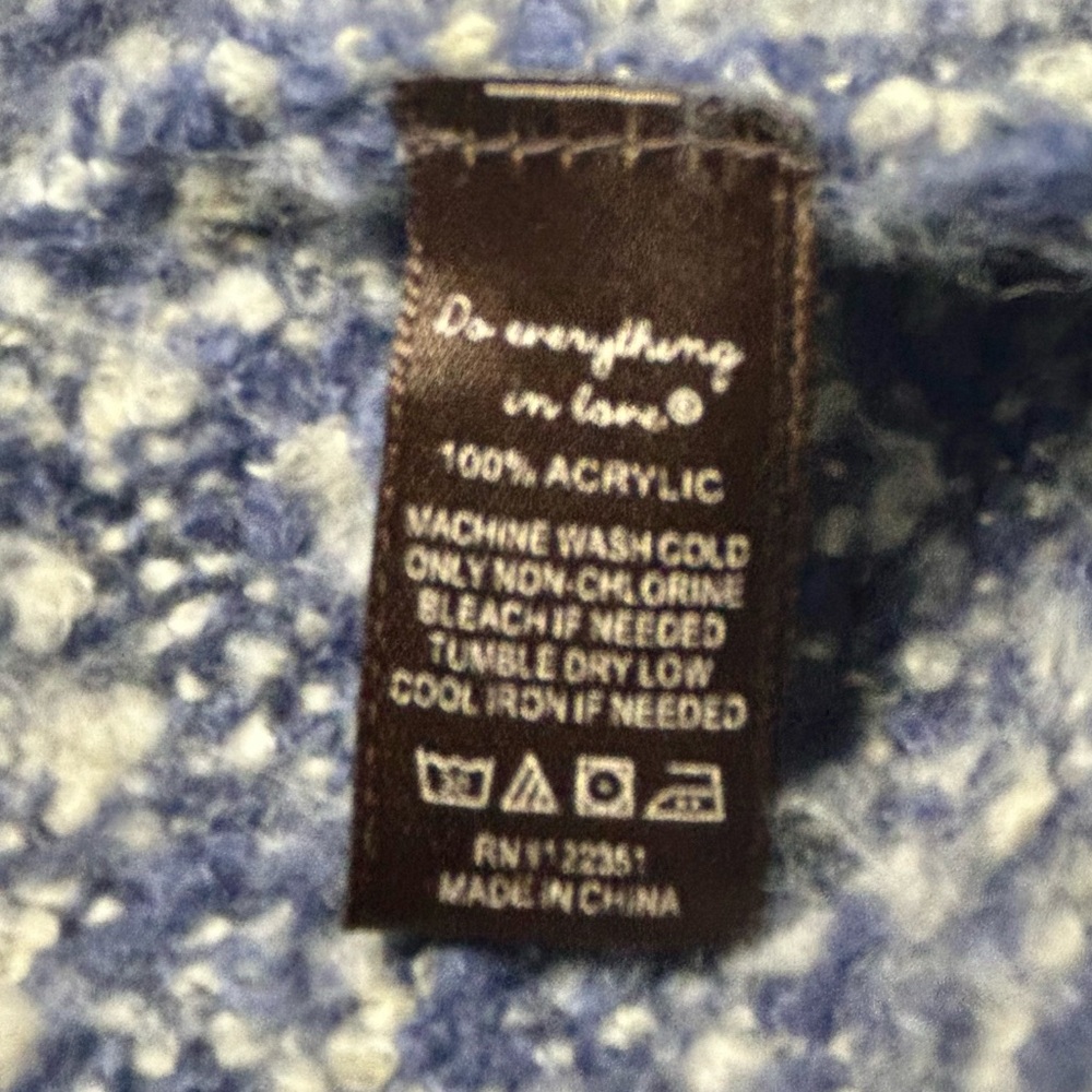 Do Everything In Love Chunky Knit Blue & White Long Line Fringe Scarf w/ Pockets - Picture 5 of 7